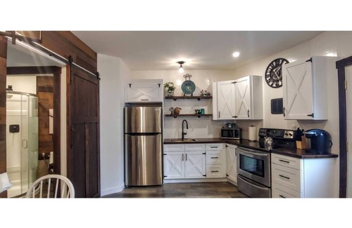 Upper Ten Oaks House | Our Suite PLACE-Fully Equipped & Super Clean