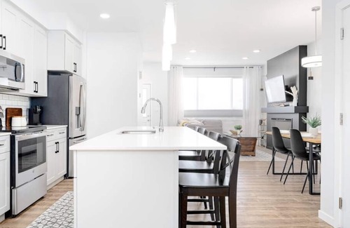 Southwest Edmonton House | Paisley. Sleeps 6. Dog Friendly. A/C