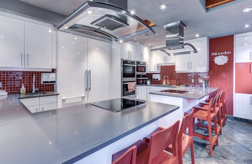 Town Centre Apartment | Pantbox Lodge · Paintbox Lodge~Sleeps 21~