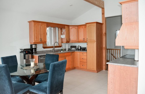 The Blue Mountains Cottage | Peak to Shore - Waterfront Cottage Located in Thornbury ON