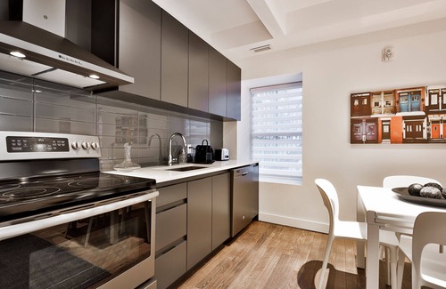 International District Apartment | Penthouse in the Saint Francois Xavier boutique - 304
