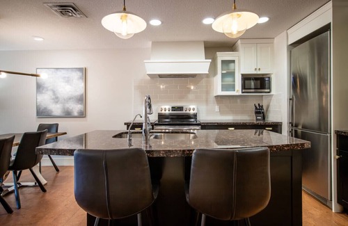 Canmore Apartment | Perfect Mountain Getaway with Pool & Hot Tub