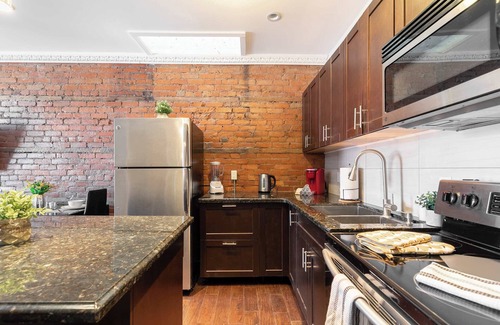 Central Hamilton Apartment | Pet-friendly 2BR Apartment Near Downtown