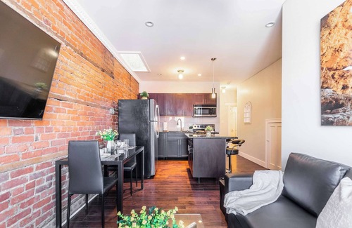 Central Hamilton Apartment | Pet-friendly 2BR Apartment Near Downtown