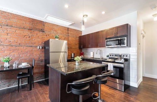 Central Hamilton Apartment | Pet-friendly 2BR Apartment Near Downtown