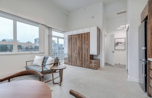 Downtown Vancouver Apartment | Pet Friendly Studio @ 1170 Barclay -New Building