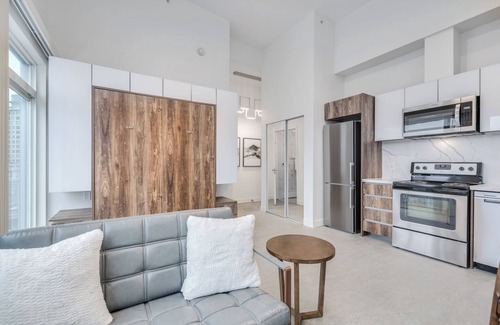 Downtown Vancouver Apartment | Pet Friendly Studio @ 1170 Barclay -New Building
