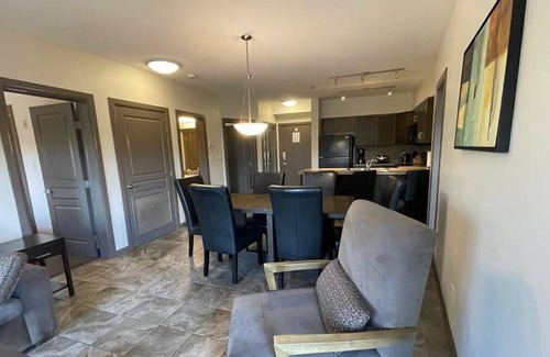 South Pandosy Condo | Playa Del Sol Two Bedroom With Den Courtyard View On 3rd Floor