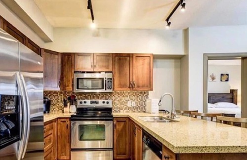 South Pandosy Condo | Playa Del Sol Two Bedroom With Den on 5th Floor