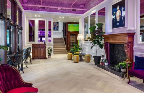 Beaconsfield Village House | Pleasant Stay, Convenient Location, Restaurant, Near Toronto Symphony Orchestra
