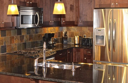 Canmore Condo | Premium penthouse in the heart of the Canadian Rockies! Walk to busy downtown.