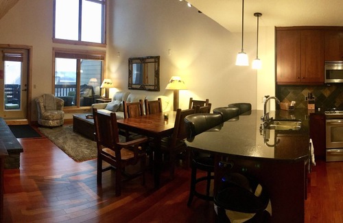 Canmore Condo | Premium penthouse in the heart of the Canadian Rockies! Walk to busy downtown.