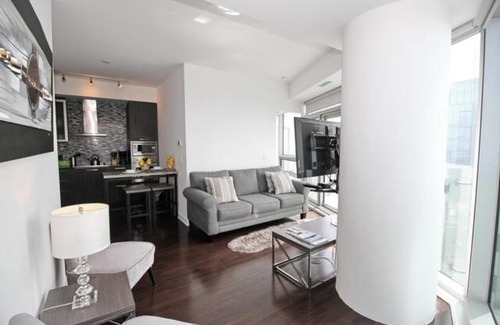 Toronto Entertainment District Apartment | Presidential 2Br plus 1 Condo, Entertainment District - Downtown with CN Tower View, Balcony, Pool & Hot Tub