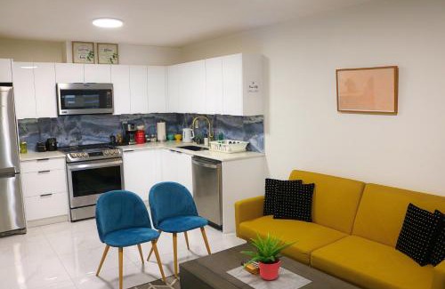 Guildford House | Pristine 3 Beds 2 Washroom Guest Suite