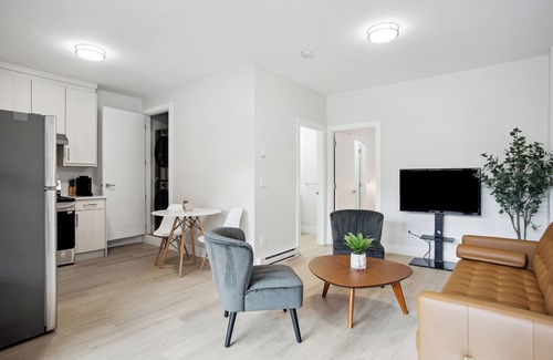 Central Lonsdale House | Private 1BR Suite, New Build, 2 Guests, No Smoking