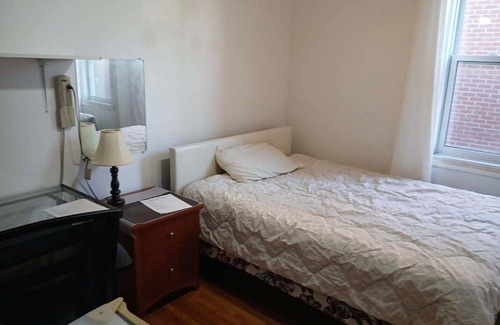 Cote-Des-Neiges—Notre-Dame-De-Grace Resort | Private room ∙ 1 guest