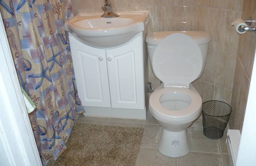 Cote-Des-Neiges—Notre-Dame-De-Grace Resort | Private room ∙ 2 guests