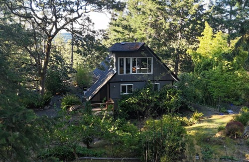 Metchosin Cottage | Private cabin with Hot Tub! close to lake, beaches, trails and king size bed.