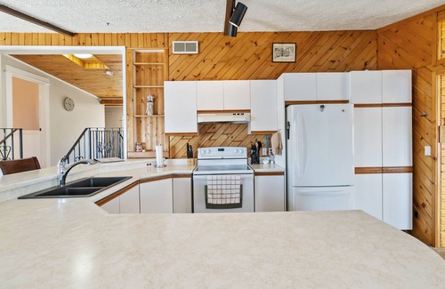 Heckmans Island Cottage | Private cottage on the ocean with a beautiful view that you’ll love.