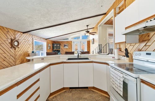 Heckmans Island Cottage | Private cottage on the ocean with a beautiful view that you’ll love.
