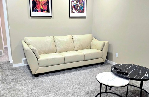 Airdrie House | Private, Cozy, Lux, Spacious One Bedroom Suite