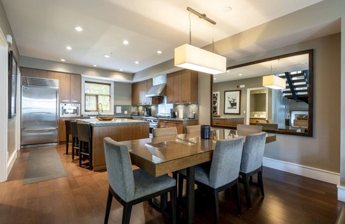 Whistler Apartment | Private Hot Tub | Garage | AC | Secure mud room