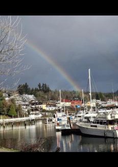Gibsons House | PRIVATE HOUSE and private HOT TUB Seas The Day Pets BBQ Beaches Artists Studio Lower Gibsons The Bay