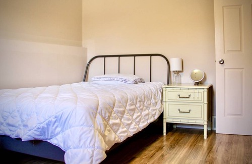 St. Catharines Resort | Private room ∙ 1 guest