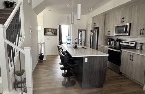 Southeast Calgary Resort | Private room ∙ 2 guests