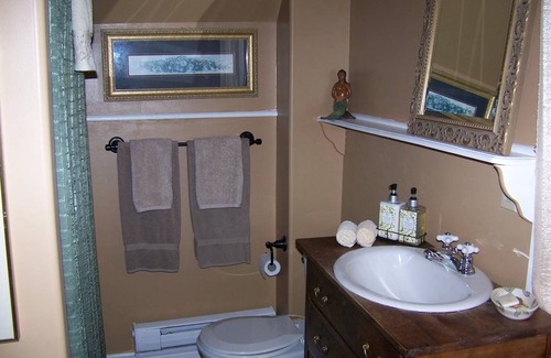 Gagetown Resort | Private room ∙ 3 guests