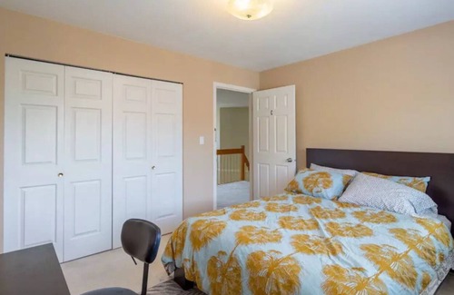 Shaughnessy House | Private Room C & Shared Bath
