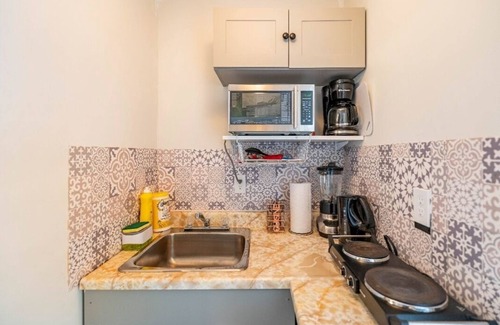 Dartmouth House | Quad-k Suite, nA Cozy and private guest suite in Portland Estate.