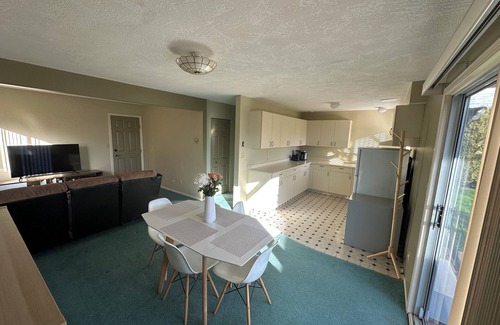 Victoria House | Quiet Ground Level Suite