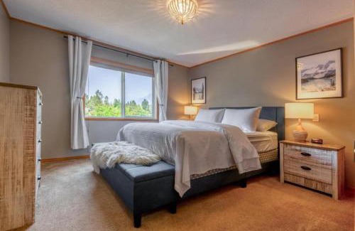 East Kootenay House | Radium 5br Home Ping Pong, Foosball, & Gazebo