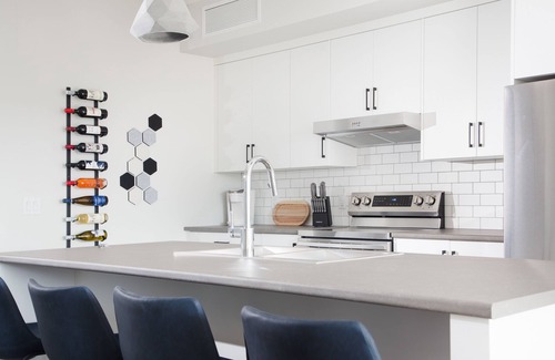 North End Condo | RARE FIND DOWNTOWN | 2 Master Bedrooms w/ en-suites and King Beds | Sleeps 6