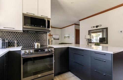 Mont-Tremblant Condo | RENOVATED LUXE 3 bedroom vacation home ski-in/out