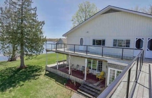 Port Stanton House | Resort, lakefront, hot tub Sauna pet-friendly #3