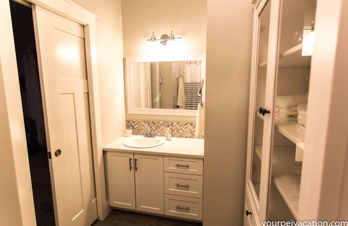 Sea View House | Riley Crest - Oceanview, walk to beach, modern, air conditioned - loft