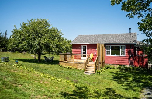 Eastern Passage Cottage | Romantic lakefront cottage minutes from ocean beach and downtown Halifax