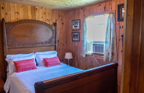 Eastern Passage Cottage | Romantic lakefront cottage minutes from ocean beach and downtown Halifax