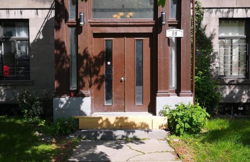 Quartier des Spectacles House | Room with King Bed in Shared 3 Bedroom Downtown