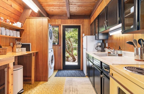 Juan de Fuca Electoral Area Cabin | Seaside Cabin near French Beach Provincial Park