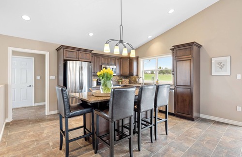 Rusticoville House | SeaView - Home Away From Home