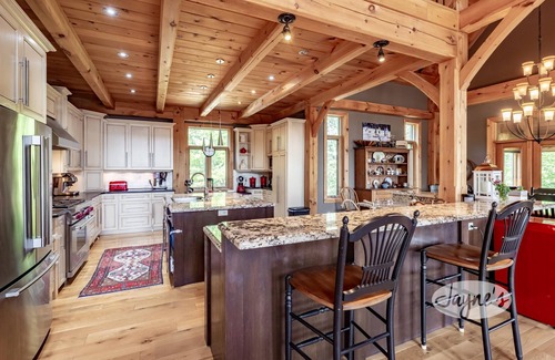 Carling Cottage | Sensational Georgian Bay Cottage 6 Bdrms, 5 with Ensuites! Hot Tub! AC!