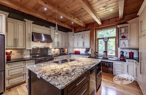 Carling Cottage | Sensational Georgian Bay Cottage 6 Bdrms, 5 with Ensuites! Hot Tub! AC!
