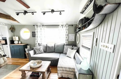 Queensland House | SEPT AVAILABILITY! Fire Pit/Steps to Beach
