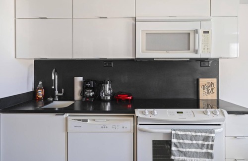 Wellington Place Condo | Serenity city homes in downtown Toronto 2BDRM condo with parking +office space
