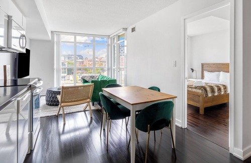 Wellington Place Condo | Serenity city homes in downtown Toronto 2BDRM condo with parking +office space