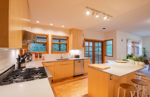 Bowen Island House | Serenity on Bowen Island