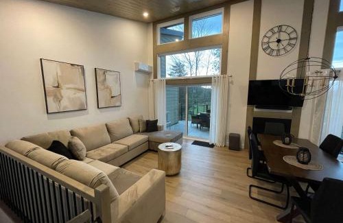 Adstock Ski Chalet | Ski Condo & Spa - L'Elegance Des Sommets